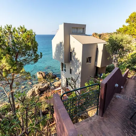 La Torre Fra Le Rocce Willa Cefalù